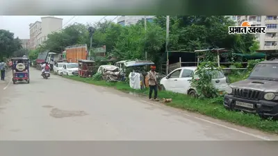दानापुर में बिना सुरक्षा उपकरणों के नाले साफ कर रहे सफाईकर्मी, नगर परिषद की व्यवस्था पर सवाल