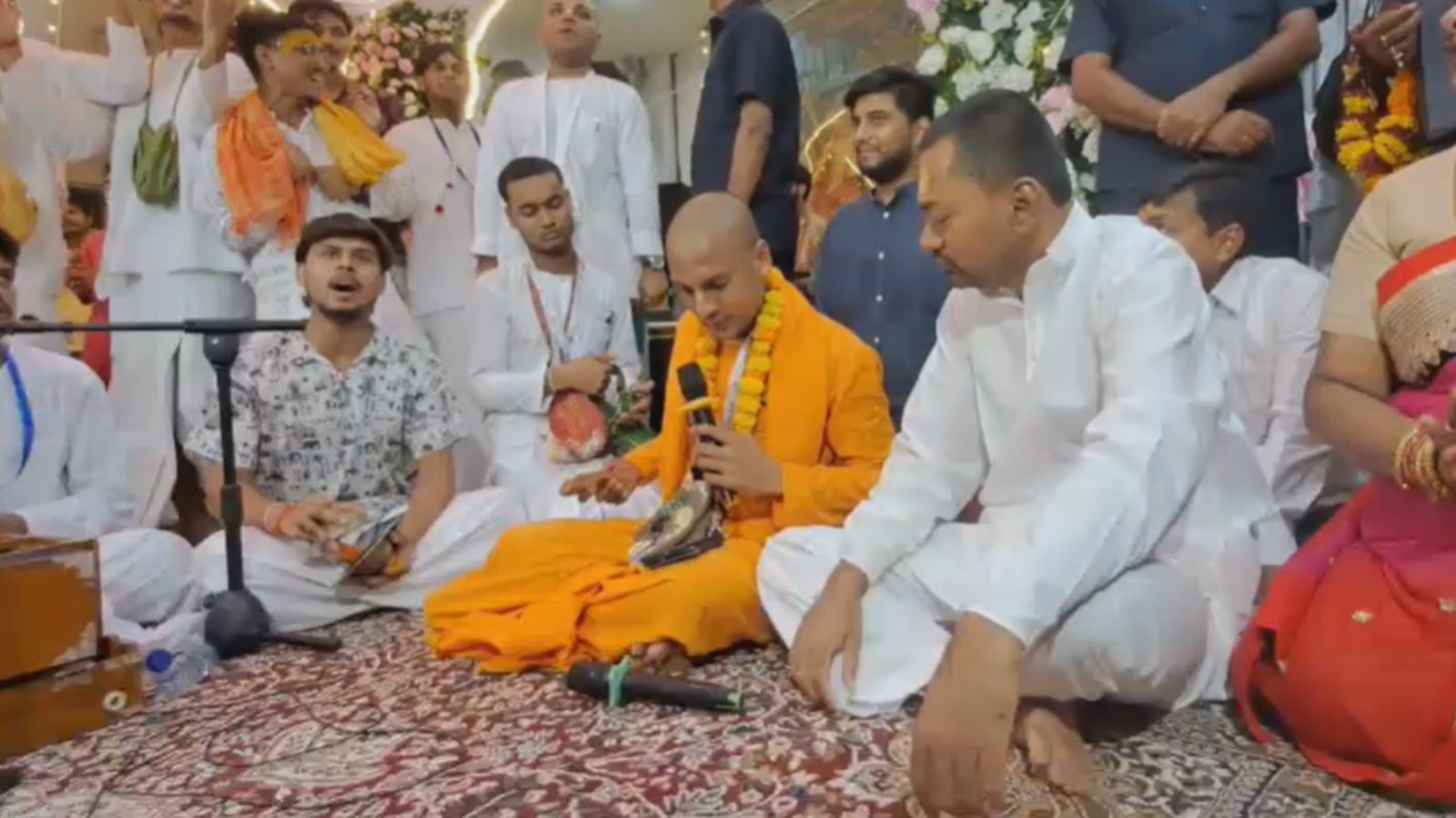 पढ़ाई और अच्छे संस्कार अपनाने की सलाह