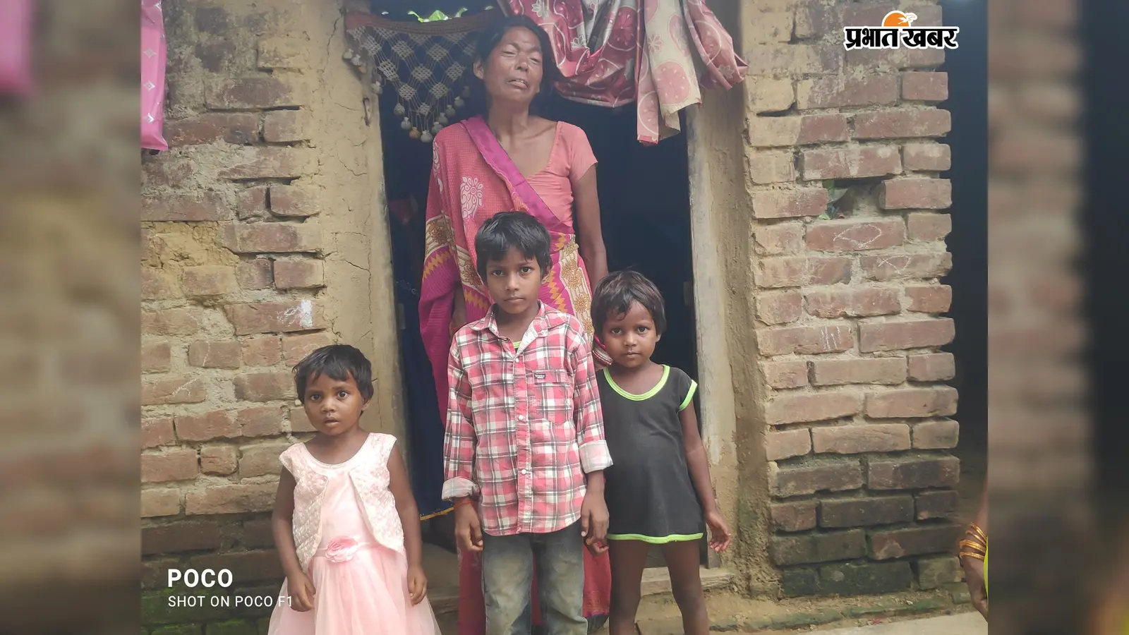 Palamu News: करैत के डंसने के बाद झाड़-फूंक में बीता समय, सूरज राजवार की मौत से तीन मासूमों पर टूटा संकट