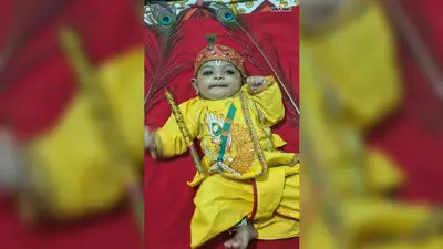 फतेहपुर में दिनभर गूंजते रहे भजन-कीर्तन,कान्हा के रूप में सजे नन्हे-मुन्ने बने आकर्षण का केंद्र