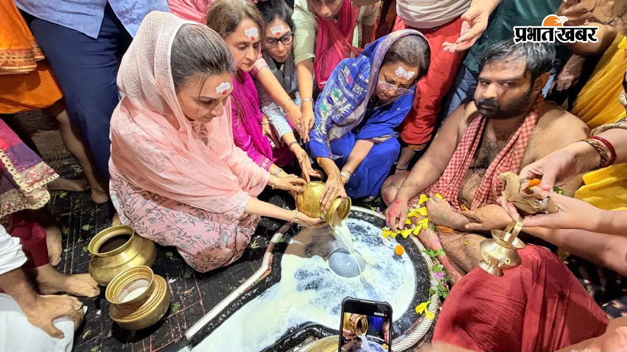 बाबा बैद्यनाथ के दरबार पहुंचीं सुप्रिया सुले,निशिकांत दुबे ने परिवार संग किया जलाभिषेक