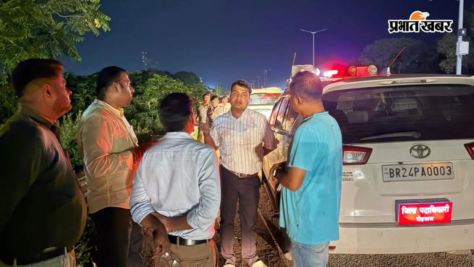 डेहरी में सोन के जल स्तर का निरीक्षण करते डीएम | Prabhat Khabar Network