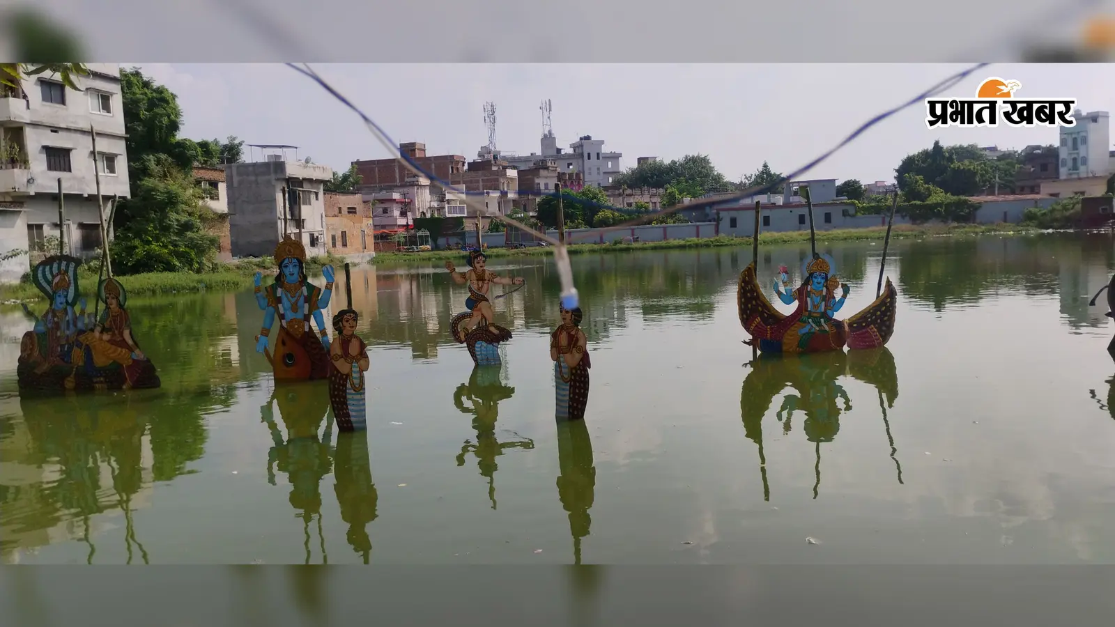 मोतिहारी: आधी रात गूंजे ‘नंद के घर आनंद भयो’, राम घाट शिव मंदिर में दिखीं कृष्ण की मनमोहक झांकियां