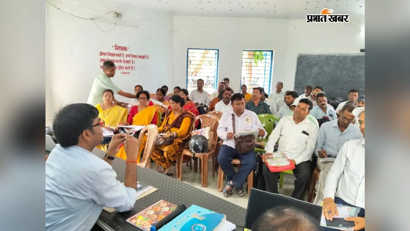 नवादा: गोविंदपुर बीआरसी में शिक्षा विभाग की समीक्षा बैठक; 100% अपार आईडी और पौधरोपण का टास्क, 1 सप्ताह में कार्य पूरा करने का अल्टीमेटम