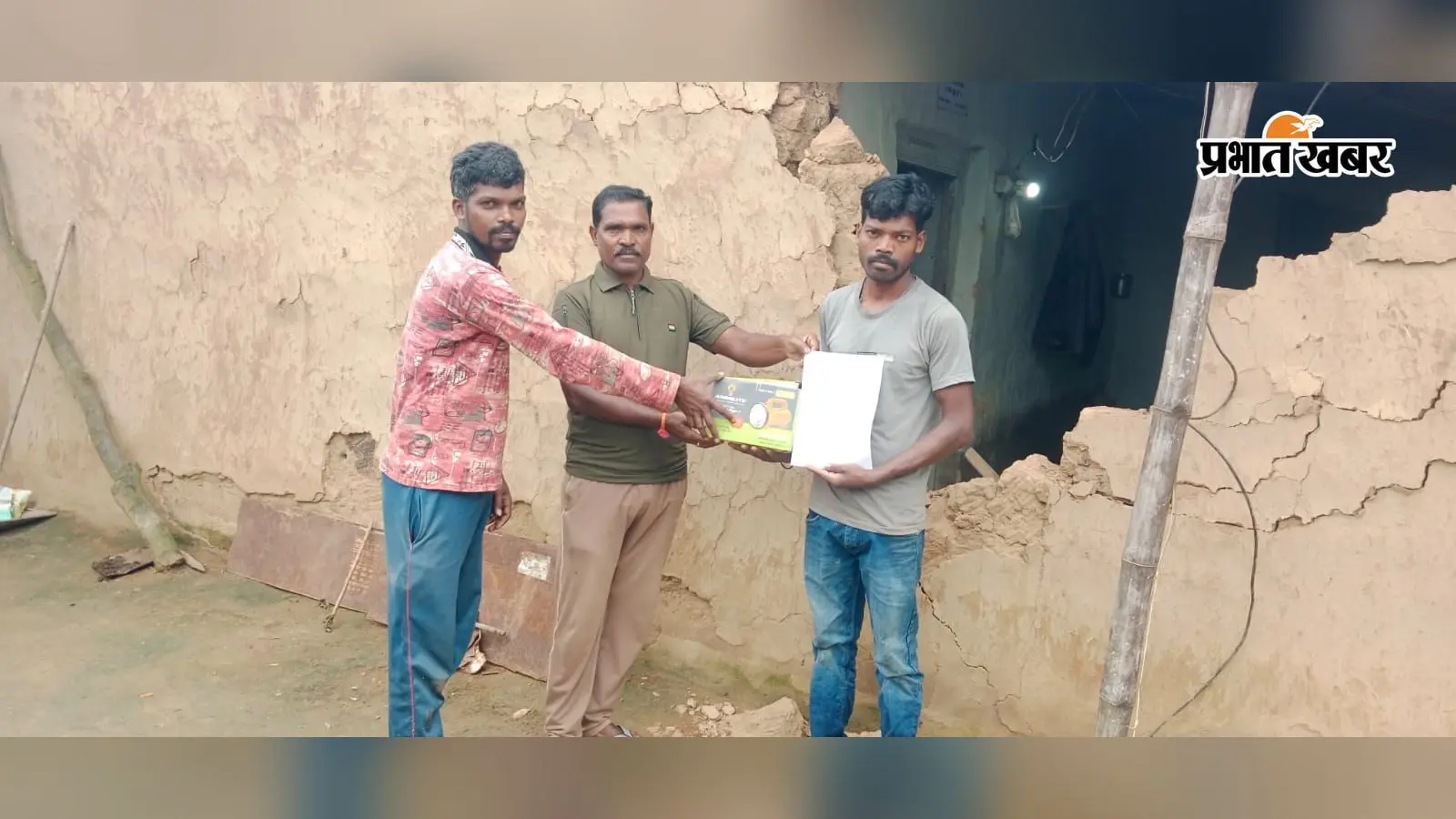 आधी रात गांव में घुसा जंगली हाथी, मकान तोड़ा और फसल रौंदी; बाल-बाल बचा परिवार