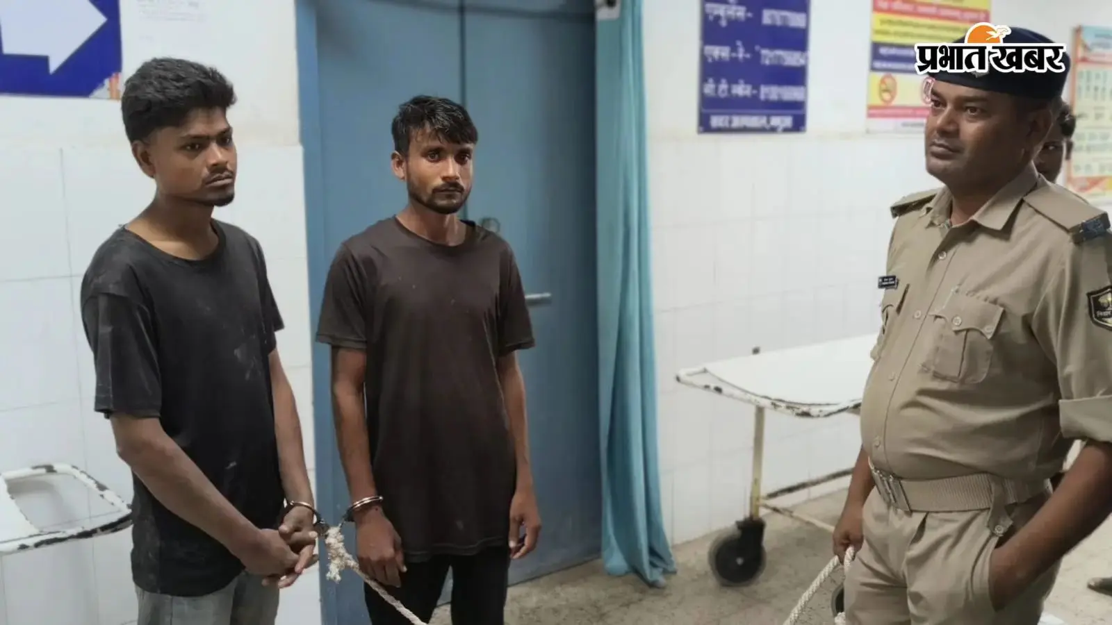 कैमूर में किसान के चेंबर से गेहूं का बोरा चोरी कर भाग रहे दो चोर पकड़े गये