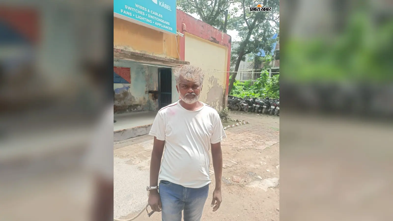 सीवान: डुमरी-कोडारी में पुलिस की दबिश, लंबे समय से फरार दो वारंटी गिरफ्तार