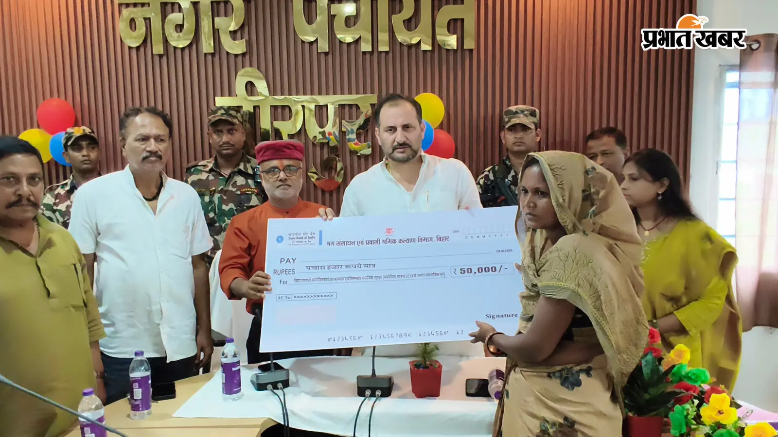 वीरपुर में दलित-महादलित शिविर, 72 लाभुकों के बीच बांटे गये प्रमाण पत्र और सहायता राशि के चेक