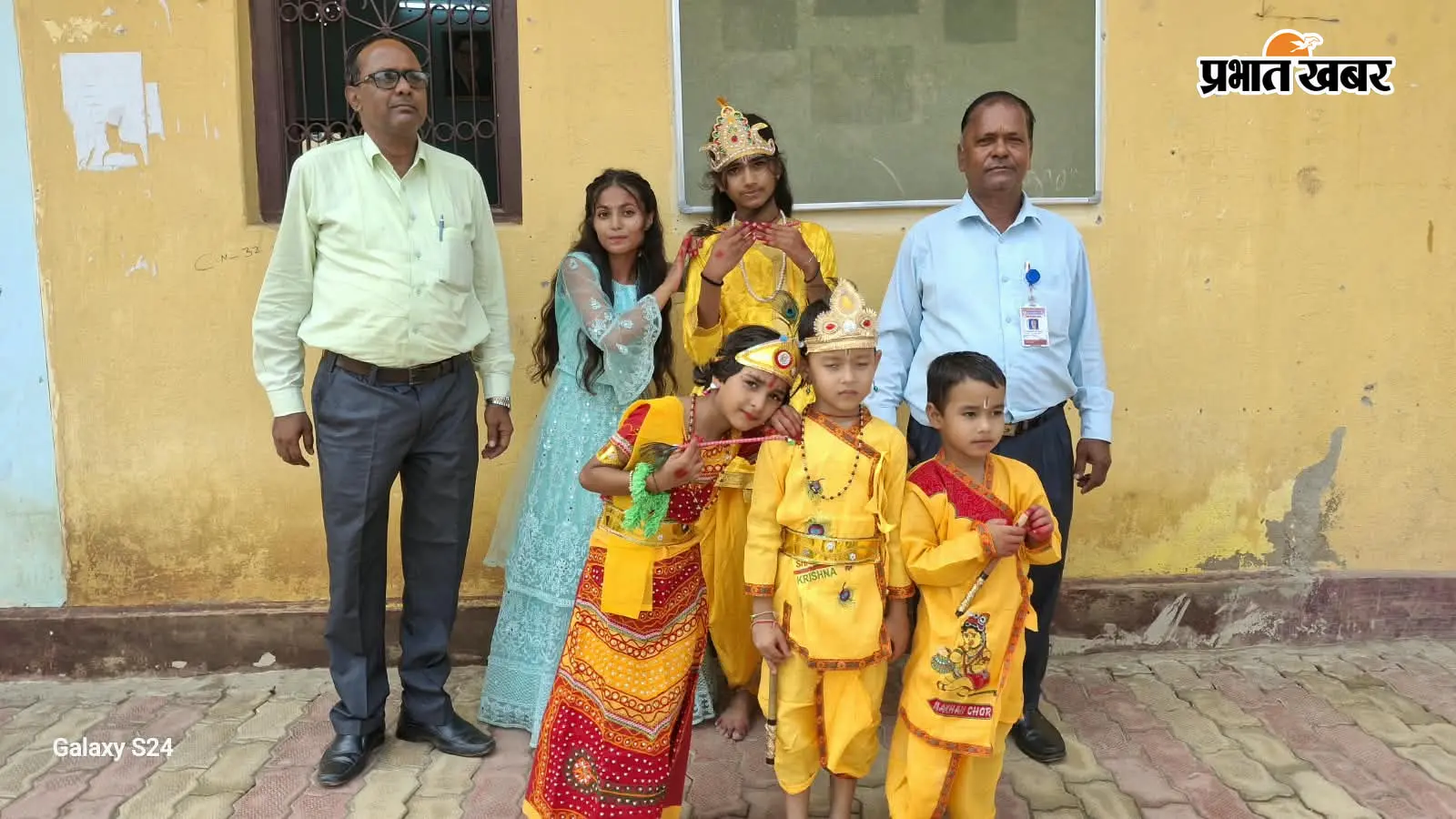 जयनगर के स्कूल में जन्माष्टमी का रंग, नन्हे राधा-कृष्ण की झांकी ने सबका मन मोह लिया