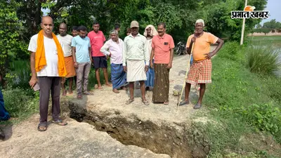 गया जी : पानी निकासी के लिए सड़क ही काट दी, घरेया गांव में आवागमन बंद; स्कूली बच्चों से मरीज तक परेशान