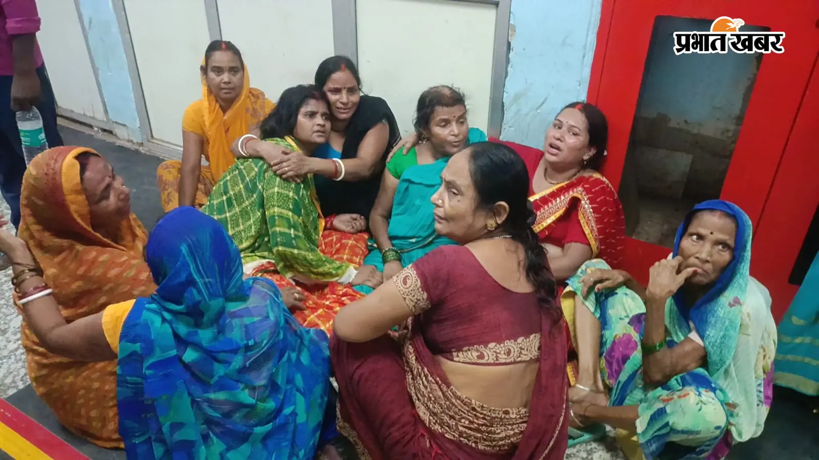 भोजपुर: जगदीशपुर में पैसे के विवाद में युवक की गोली मारकर हत्या; दोस्तों ने चाय दुकान पर सीने में मारी गोली, नयका टोला मोड़ पर आगजनी व सड़क जाम