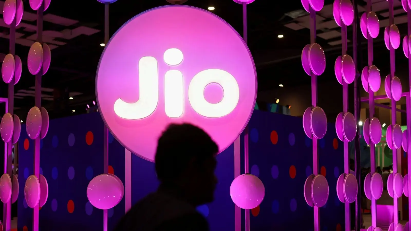 Jio के 10 साल पूरे, मिस्ड कॉल से 26GB डेटा तक ऐसे बदली भारतीयों की मोबाइल जिंदगी
