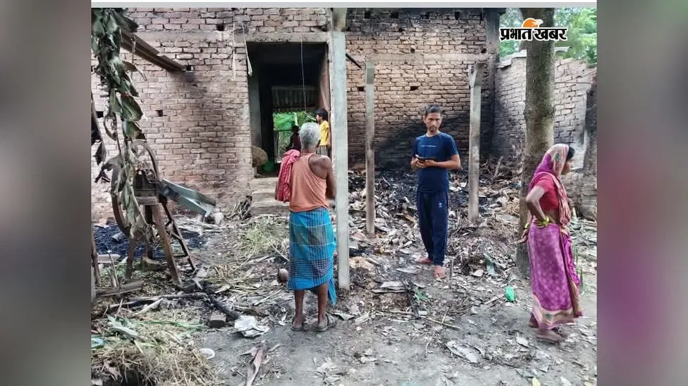 समस्तीपुर के सरायरंजन में भीषण अगलगी, अनाज और लाखों की संपत्ति जलकर खाक