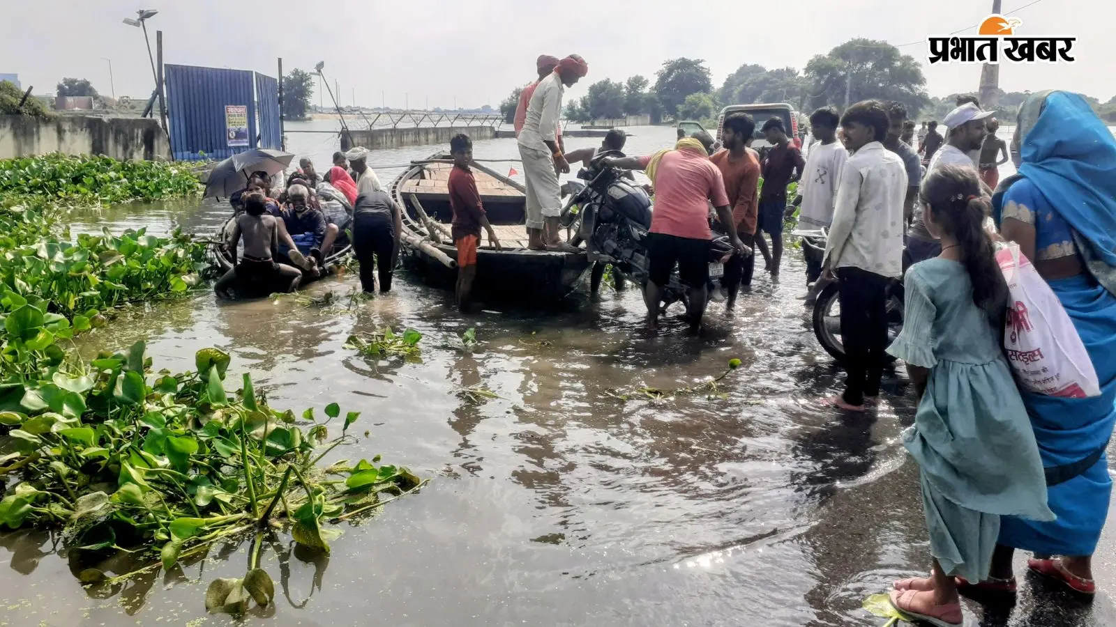 गंगा-कर्मनाशा के उफान से चौसा में बाढ़ का संकट गहराया, हाईवे पर तीन फीट पानी