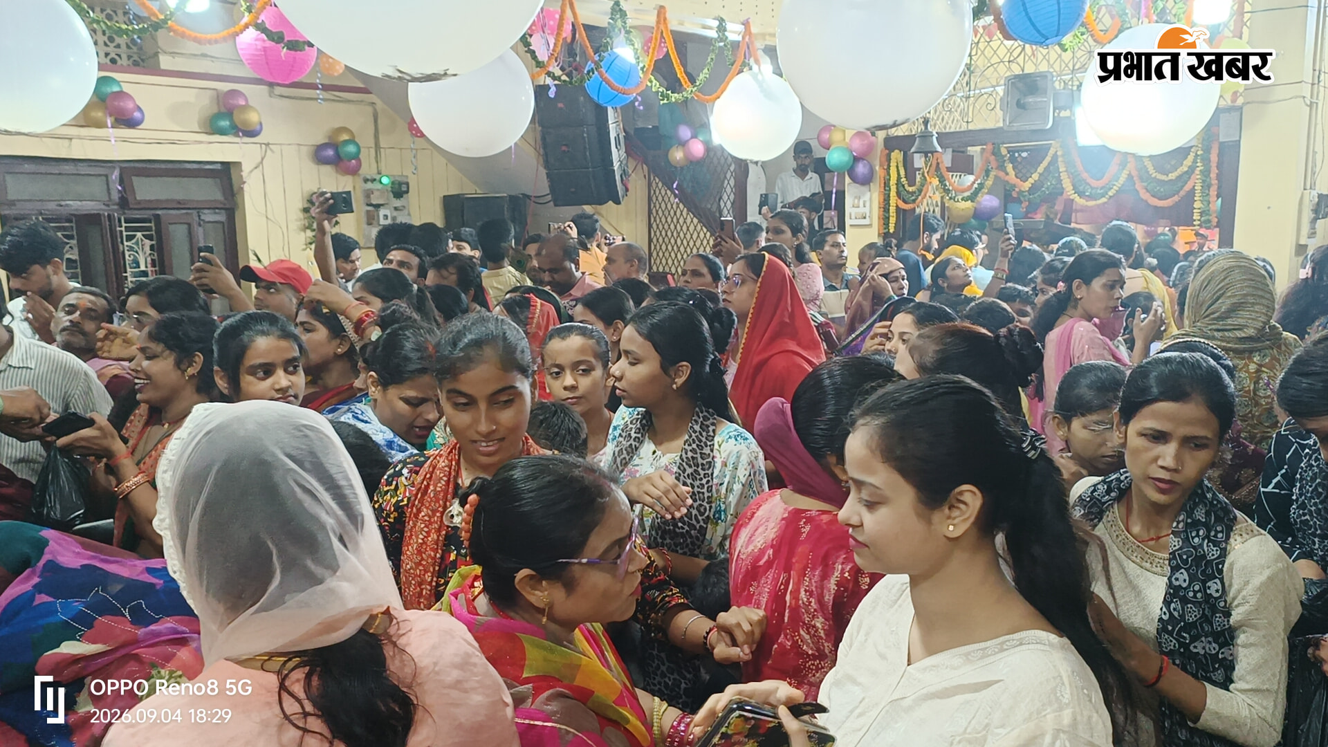 कैप्शन : बेतिया में जन्माष्टमी की जा रही तैयारी, मंदिर में उमड़े श्रद्धालु | Prabhat Khabar Network