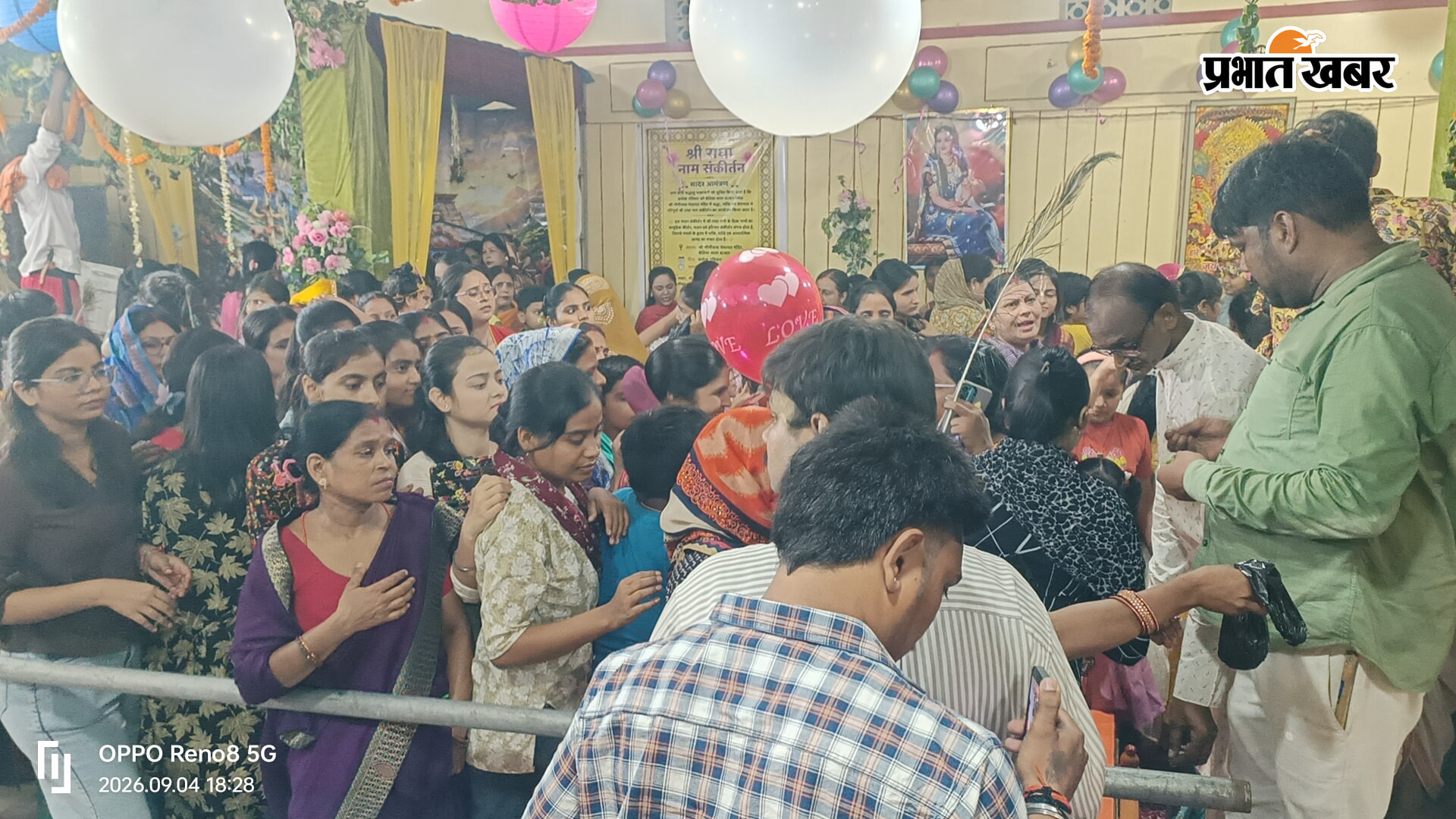 कैप्शन : बेतिया में जन्माष्टमी की जा रही तैयारी, मंदिर में उमड़े श्रद्धालु | Prabhat Khabar Network