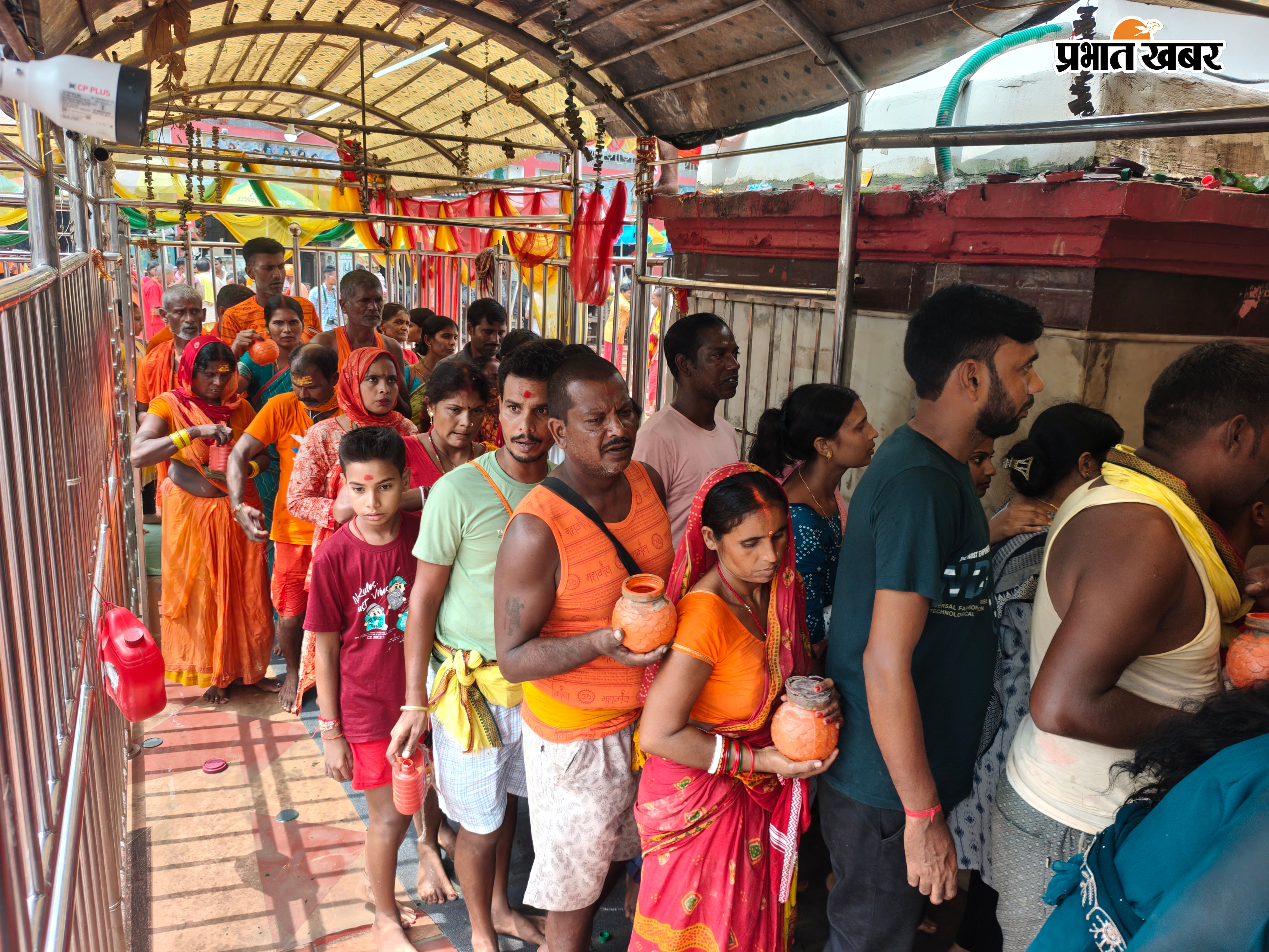 बासुकिनाथ मंदिर में भक्तों की भीड़, कतारबद्ध श्रद्धालु | Prabhat Khabar Network
