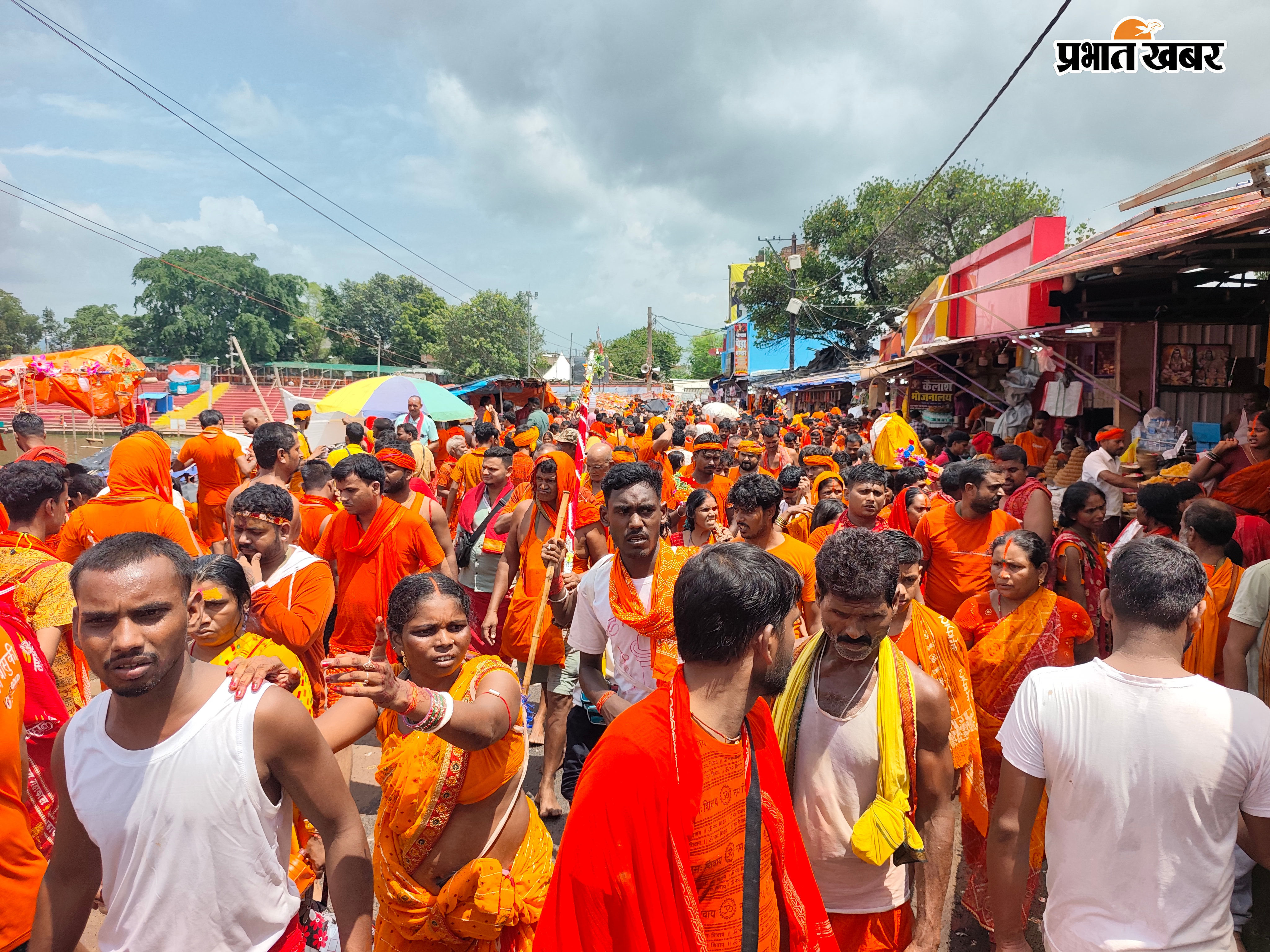 बासुकिनाथ मंदिर में भक्तों की भीड़, कतारबद्ध श्रद्धालु | Prabhat Khabar Network
