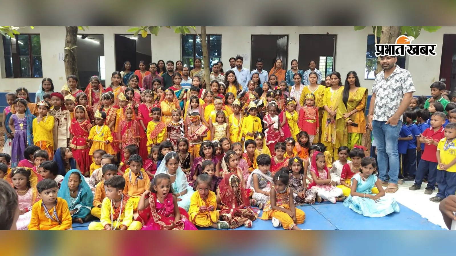 मिशन पब्लिक स्कूल में जन्माष्टमी की धूम, दही-हांडी से लेकर राधा-कृष्ण के रूप में सजे बच्चे