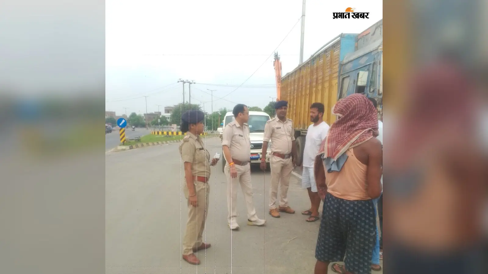 गोपालगंज NH-27 पर अवैध पार्किंग के खिलाफ अभियान, 15 से अधिक बालू लदे ट्रकों पर जुर्माना