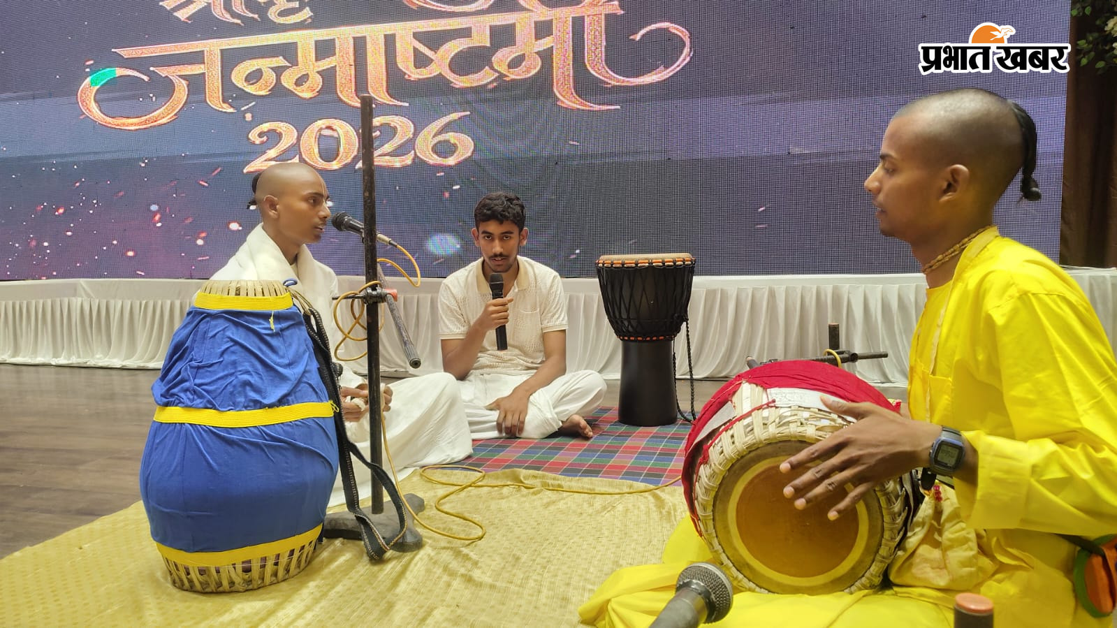 फोटो फाइल 4आर-4- संकीर्तन प्रस्तुत करते बीजीआईएस गुरुकुल वृंदावन की कीर्तन मंडली.  | Prabhat Khabar Network
