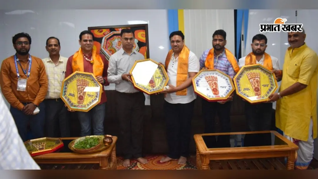 राज्यसभा की 12 सदस्यीय टीम ने विष्णुपद मंदिर में किए दर्शन-पूजन, प्रबंधकारिणी समिति ने किया सम्मान