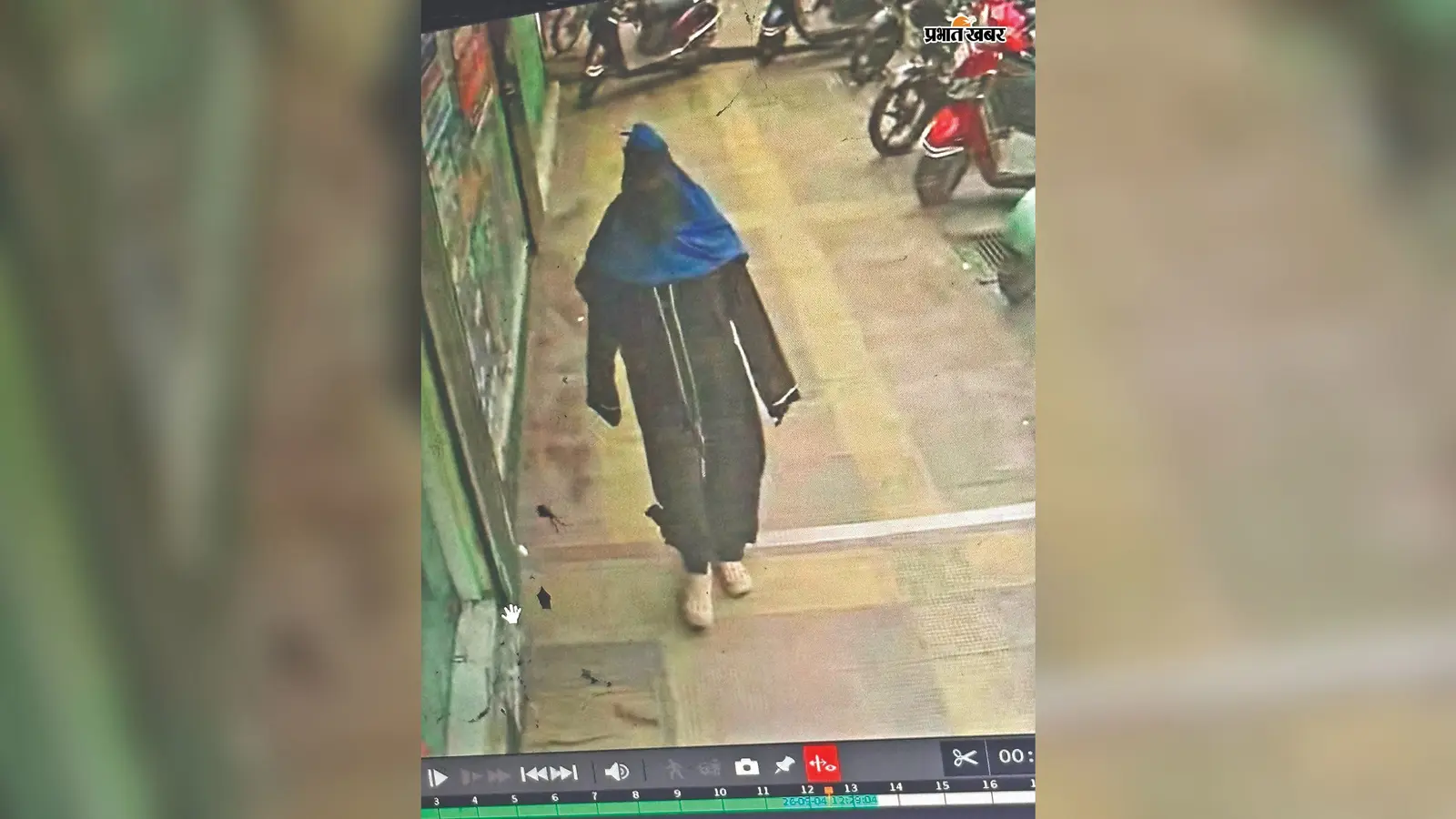 फ्लैट में बुर्का पहनकर घुसी महिला ने बुजुर्ग से लूटपाट का किया प्रयास, सीसीटीवी में तस्वीर कैद