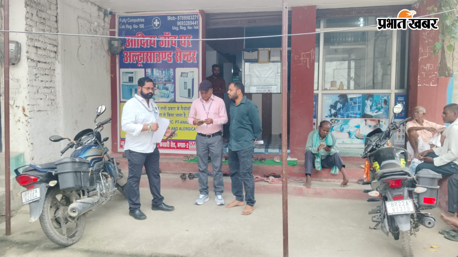 जांच पड़ताल करते डॉ के बीएन सिंह | Prabhat Khabar Network