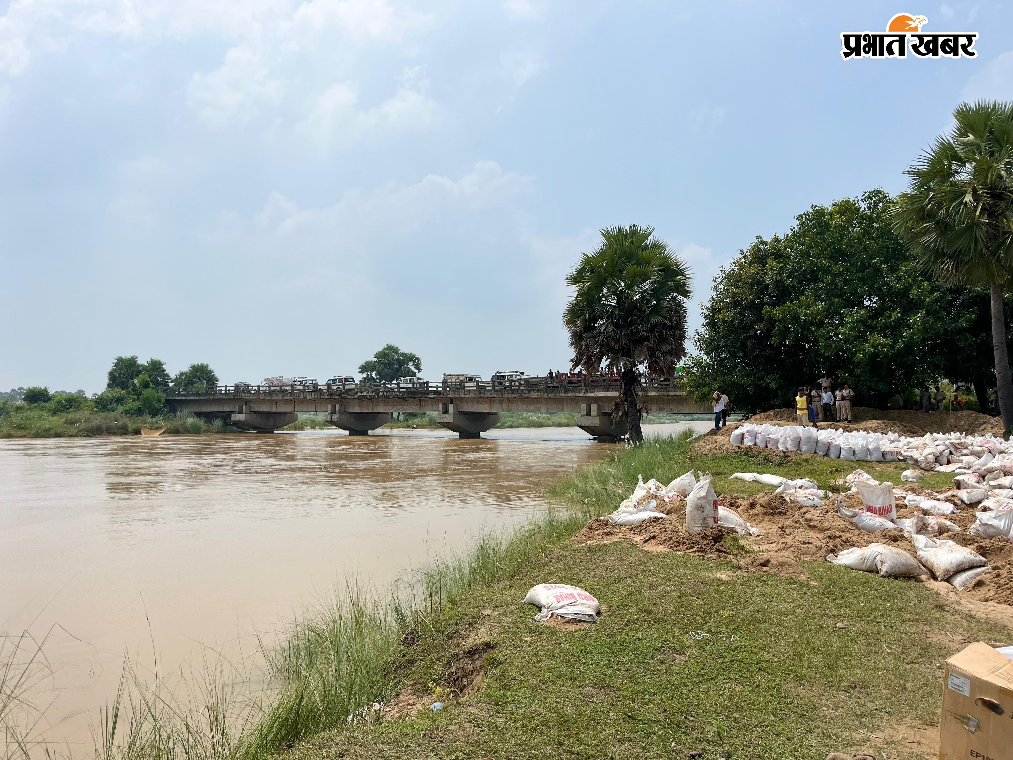नदियों के जलस्तर और उदेरास्थान बराज पर लगातार निगरानी, | Prabhat Khabar Network
