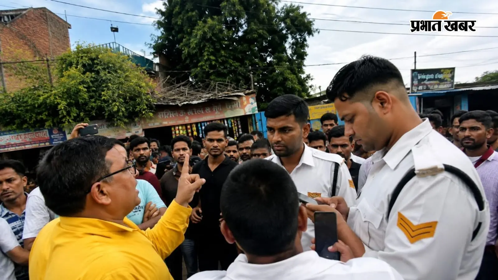 ट्रैफिक पुलिस से भिड़े प्रधानपति, बोले मैं प्रधान हूं, मुकदमा लगवा दूंगा... रोजा अड्डे पर आधे घंटे तक हंगामा; VIDEO वायरल