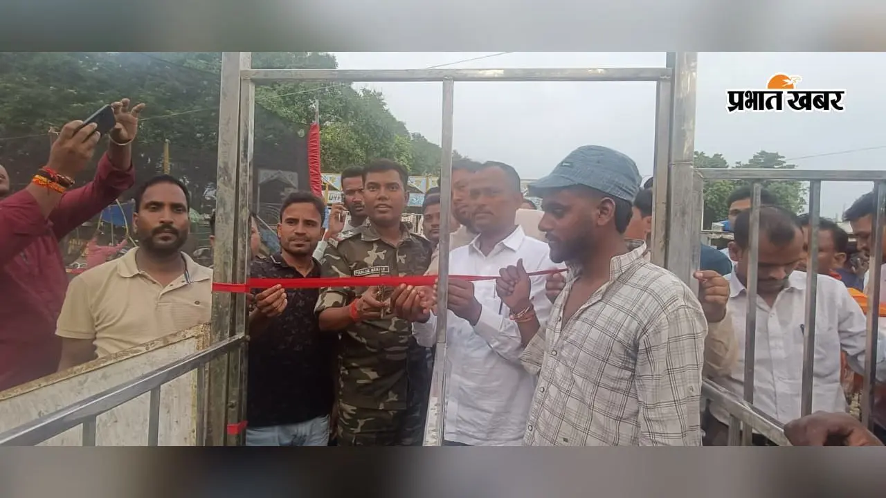 प्रतापपुर में जन्माष्टमी मेले का शुभारंभ, थाना प्रभारी ने फीता काटकर किया उद्घाटन
