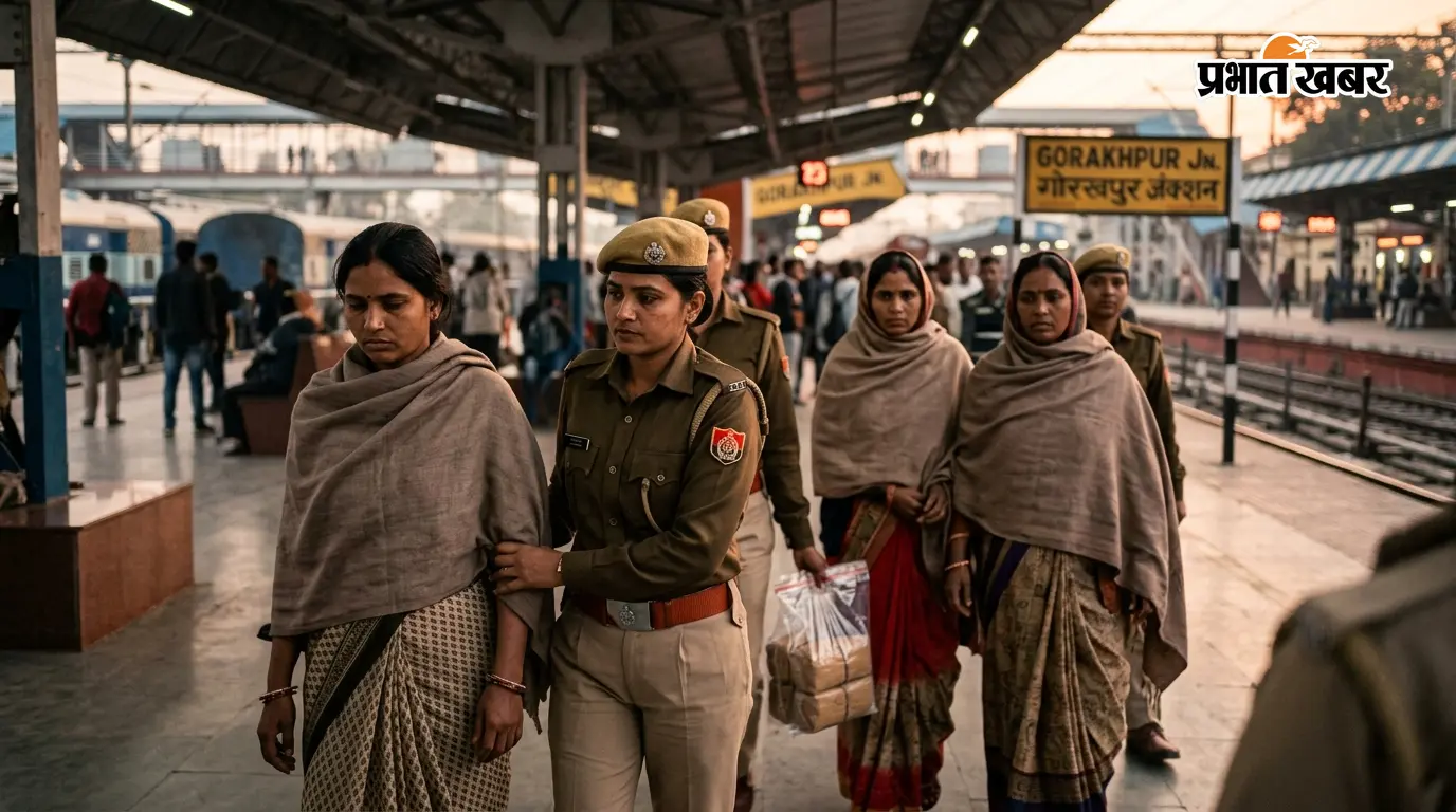 “चेहरे पर खामोशी, अंदर करोड़ों का खेल…” जांघों में चरस बांधकर जा रही थीं महिलाएं, गोरखपुर स्टेशन पर ऐसे खुला राज, तीन गिरफ्तार