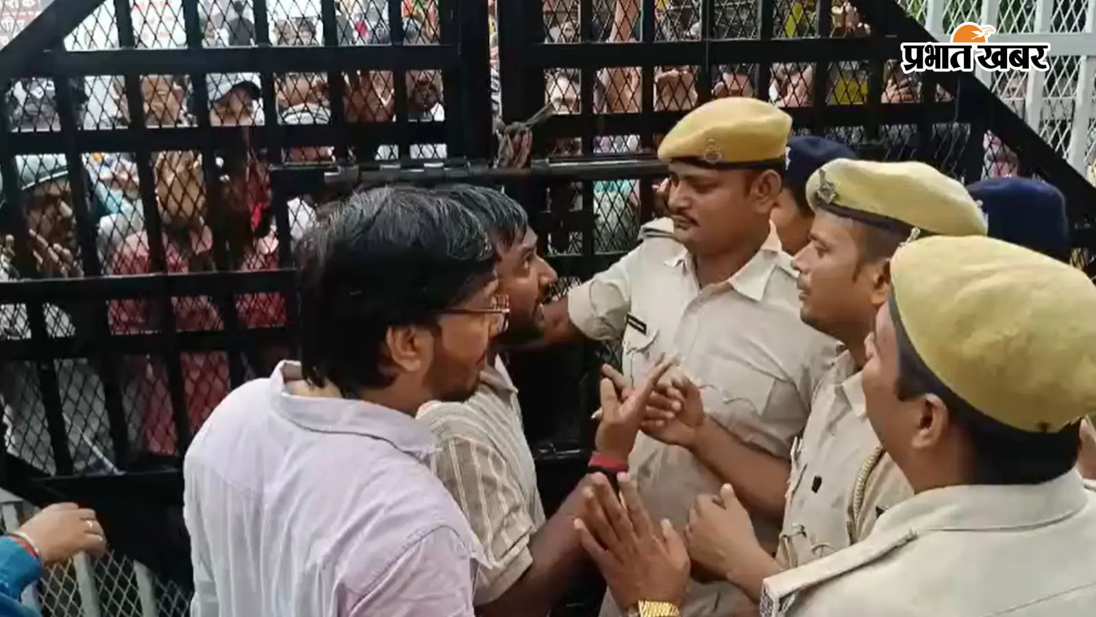 पटना में बेल्ट्रॉन अभ्यर्थियों का ऐलान, मुख्यमंत्री आवास का करेंगे घेराव, चप्पे-चप्पे पर पुलिस तैनात, बढ़ाई गई सुरक्षा
