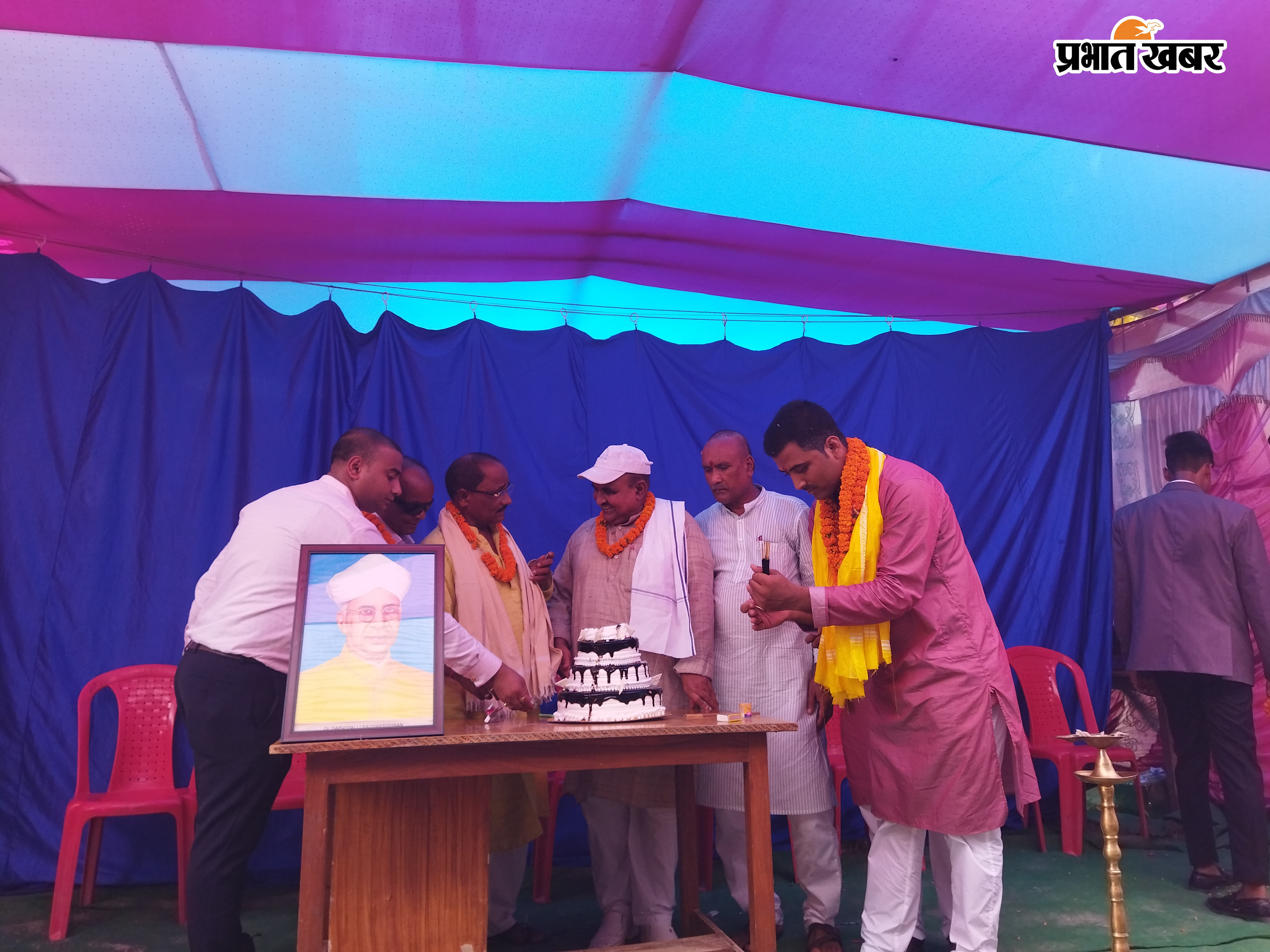गहिरी कालेज में सांस्कृतिक कार्यक्रम का उद्घाटन करते कालेज के अध्यक्ष विभूति नारायण राय व अन्य | Prabhat Khabar Network