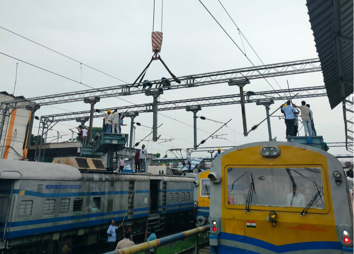 फोटो - मास्ट चढ़ाने  को लेकर लिया गया ब्लॉक | Prabhat Khabar Network
