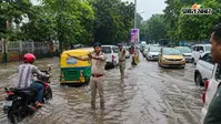 पटना में भारी बारिश से आफत, पटेल गोलंबर से एयरपोर्ट तक डूबीं सड़कें, जानिए ट्रैफिक पुलिस की एडवाइजरी