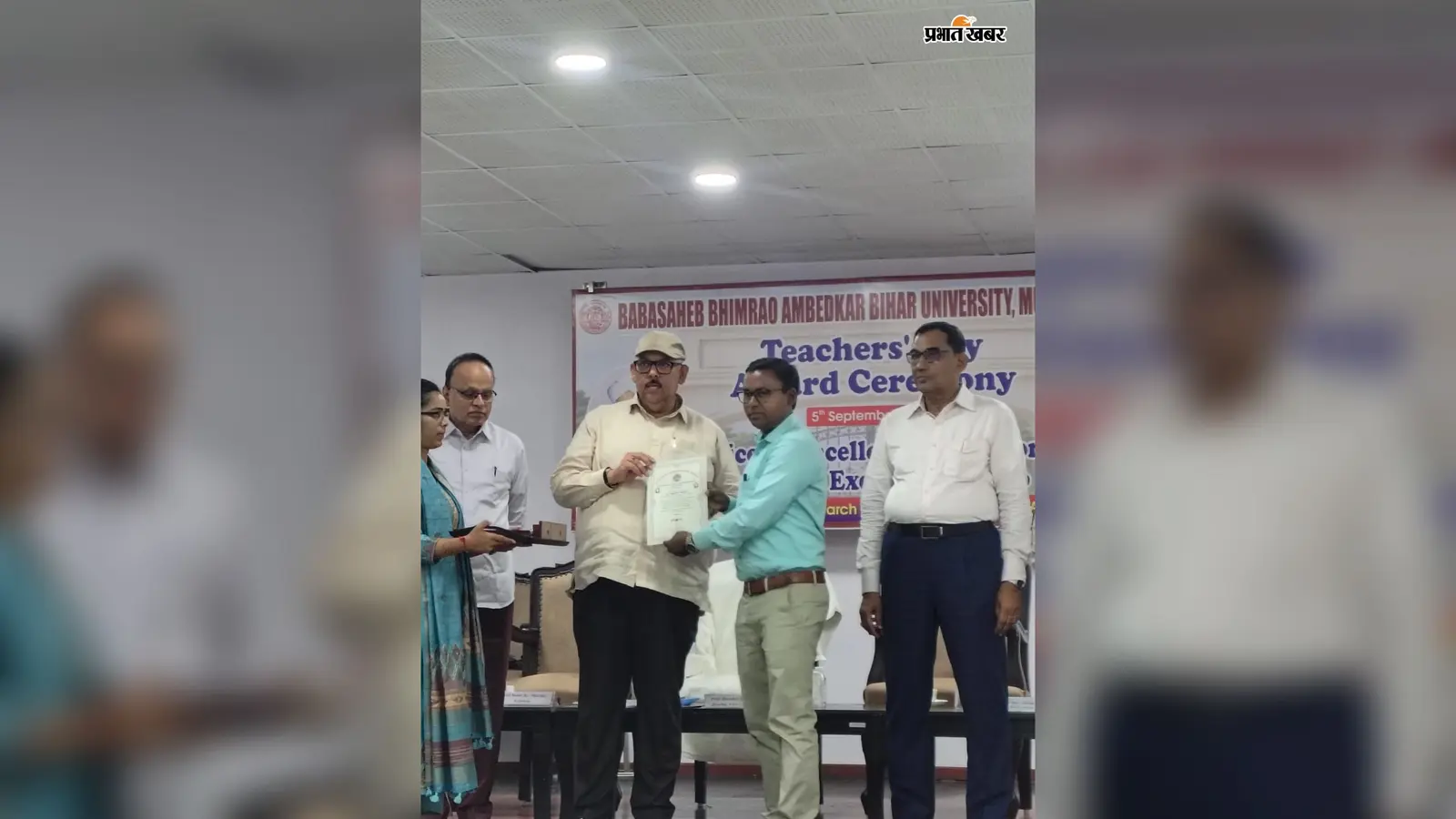 एमजेके कॉलेज के पांच असिस्टेंट प्रोफेसर्स को वाइस चांसलर उत्कृष्ट शोध पुरस्कार, BRABU के वीसी ने दिया अवार्ड