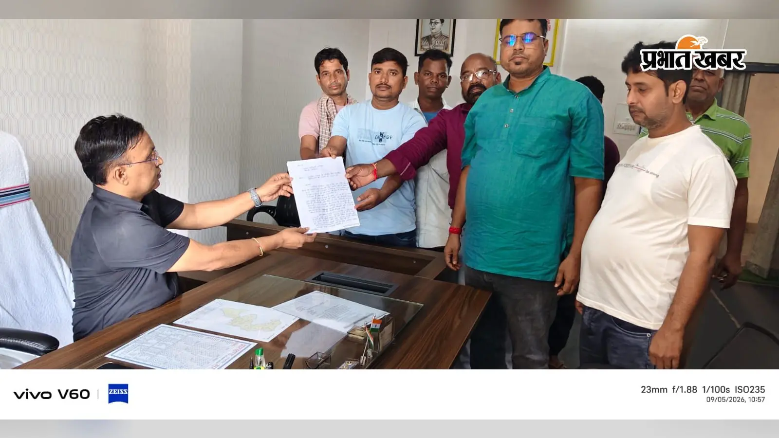 टांगरटोली से स्वास्थ्य उपकेंद्र हटाने के प्रस्ताव पर ग्रामीणों का विरोध, सौंपा ज्ञापन