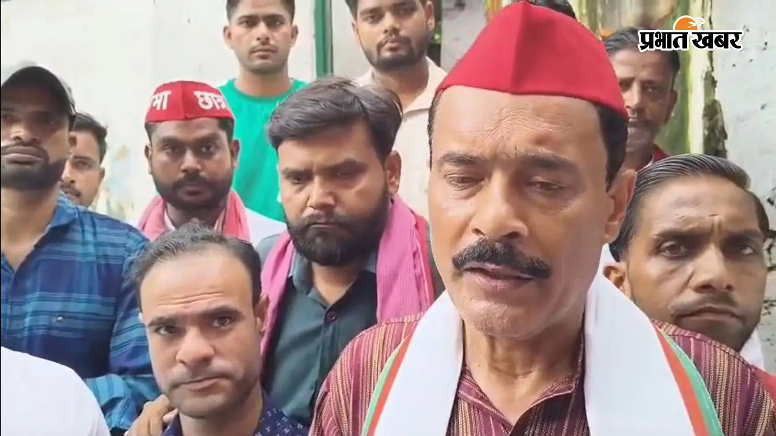 शाहजहांपुर में 109 सरकारी स्कूल बंद करने पर सपा का हल्लाबोल, तनवीर खान बोले- शिक्षक दिवस को मना रहे विरोध दिवस
