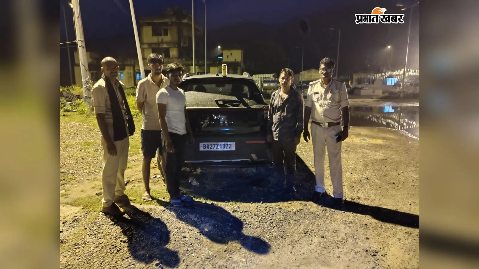 झारखंड सीमा पर उत्पाद विभाग की कार्रवाई: रजौली में शराब-बियर के साथ 5 गिरफ्तार, लग्जरी कार जब्त