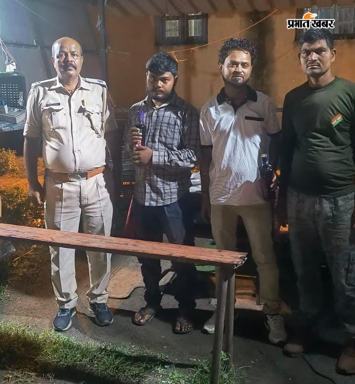 फोटो :- 1.जब्त कार व बियर के साथ गिरफ्तार अभियुक्त 2.जब्त शराब और गिरफ्तार लोगों के साथ उत्पाद बल | Prabhat Khabar Network