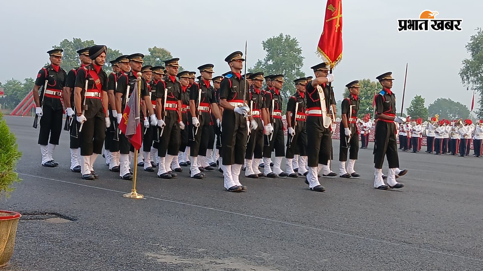 कदमताल करते पासआउट कैडेट्स