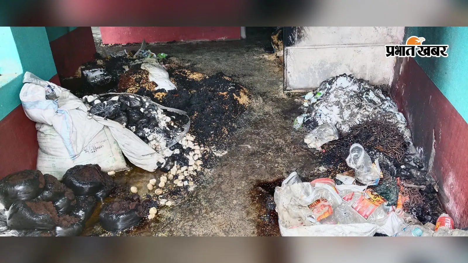 किराना दुकान में अचानक लगी आग, राशन से लेकर घरेलू सामान तक सबकुछ जलकर राख