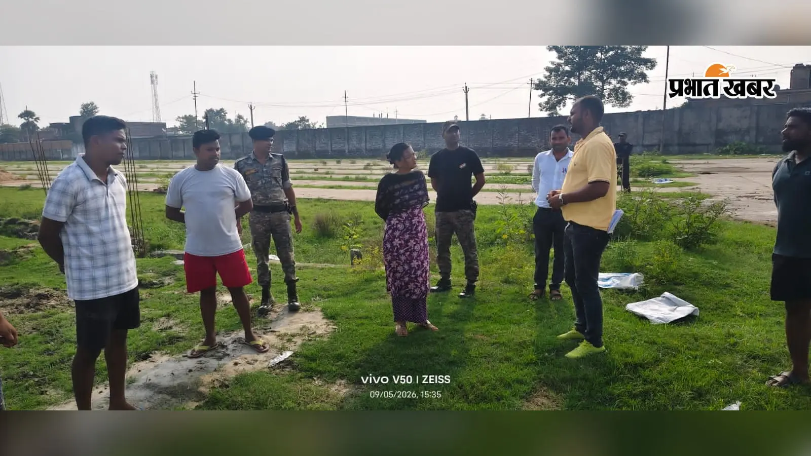 बगहा में स्कूल मैदान की जमीन का विवाद पहुंचा प्रशासन के पास, एसडीएम ने निकाला पुनर्मापी का रास्ता