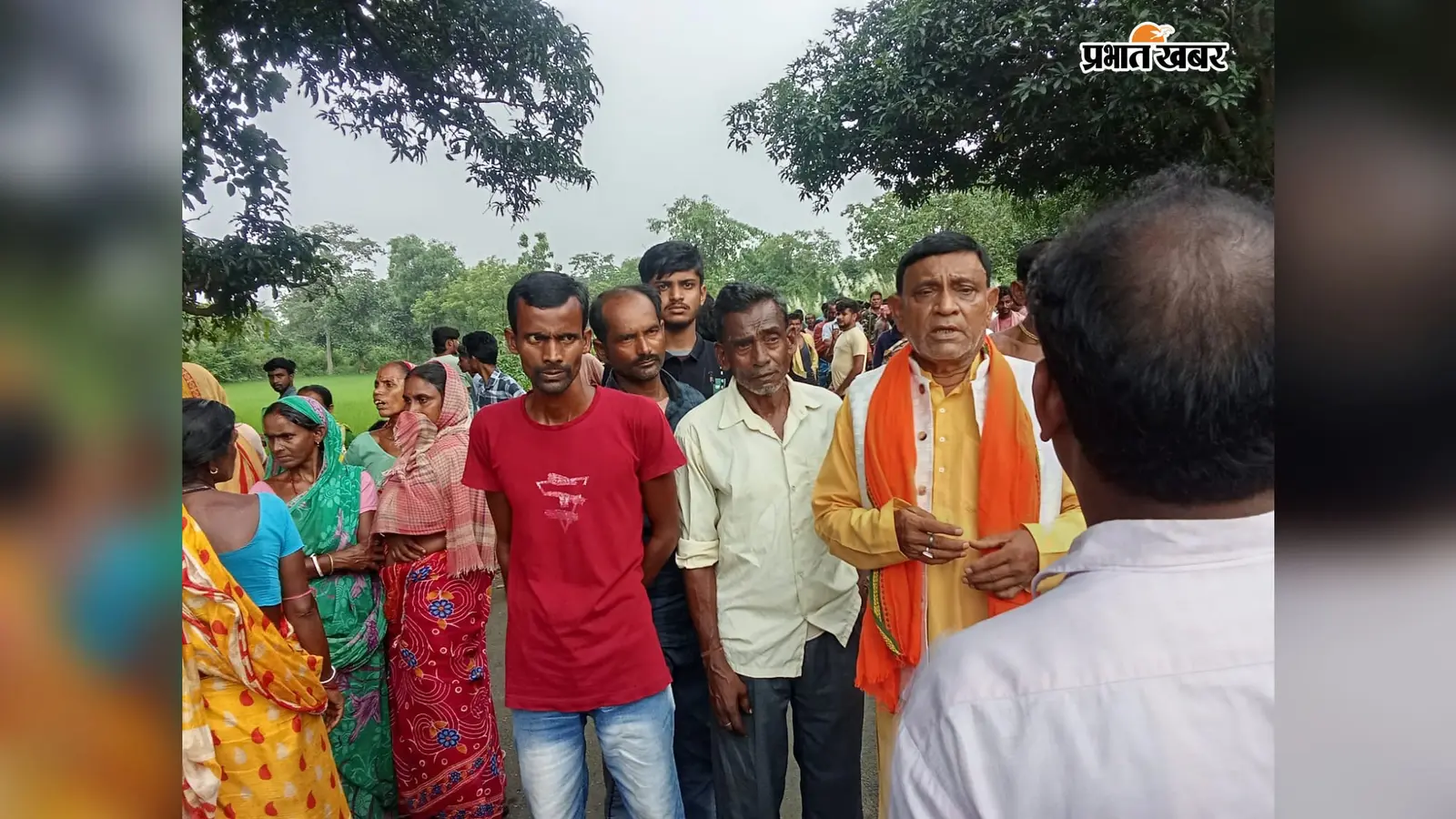 ट्रक की चपेट में आई बाइक, एक की मौके पर मौत, दूसरा गंभीर