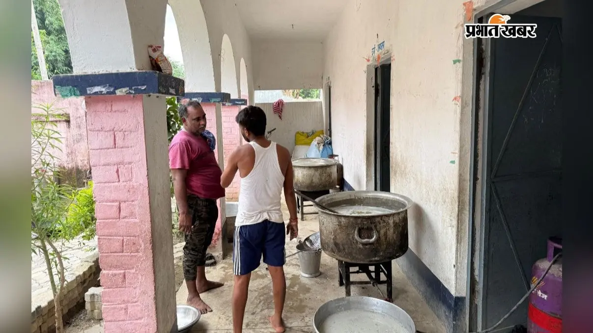 बेगूसराय बाढ़ : तेघड़ा में बाढ़ प्रभावितों के लिए राहत कैंप शुरू, भोजन से लेकर मेडिकल सुविधा तक की व्यवस्था