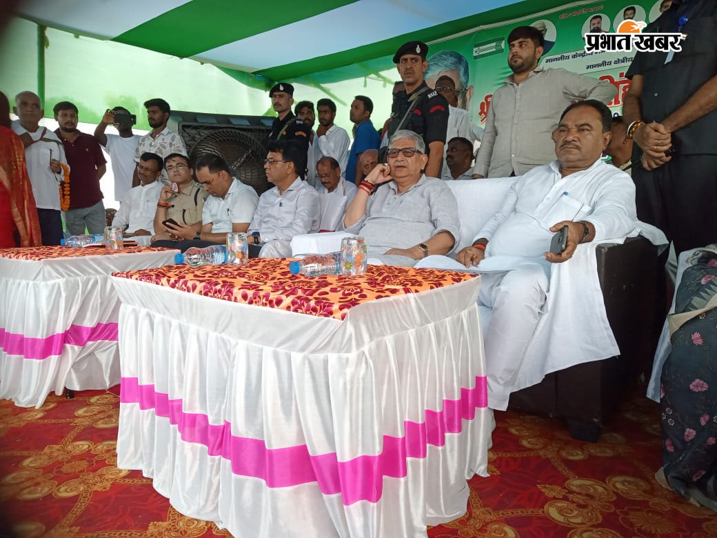 फोटो कैप्शन 1- चानन प्रखंड के गोपालपुर पंचायत परसबनिया टाड़ में प्रस्तावित सेक्स सॉर्टेड सीमेन प्लांट का निरीक्षण करते केंद्रीय मंत्री ललन सिंह फोटो कैप्शन 2- जन संवाद कार्यक्रम में केंद्रीय मंत्री ललन सिंह | Prabhat Khabar Network