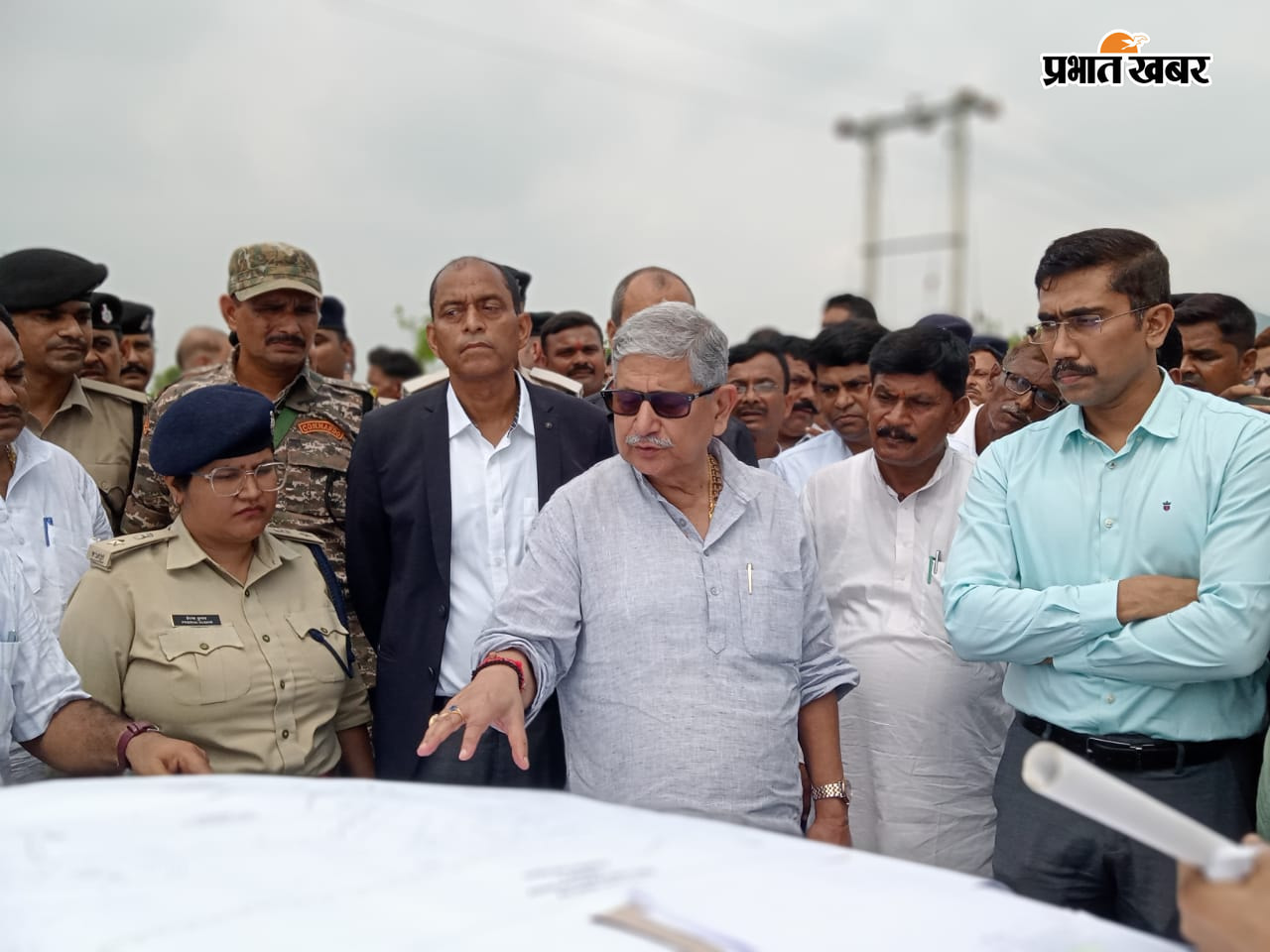 फोटो कैप्शन 1- चानन प्रखंड के गोपालपुर पंचायत परसबनिया टाड़ में प्रस्तावित सेक्स सॉर्टेड सीमेन प्लांट का निरीक्षण करते केंद्रीय मंत्री ललन सिंह फोटो कैप्शन 2- जन संवाद कार्यक्रम में केंद्रीय मंत्री ललन सिंह | Prabhat Khabar Network