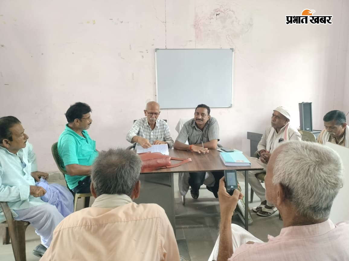 ग्राम प्रधान की मासिक बैठक में सीआई बिभाष कुमार व अध्यक्ष  | Prabhat Khabar Network