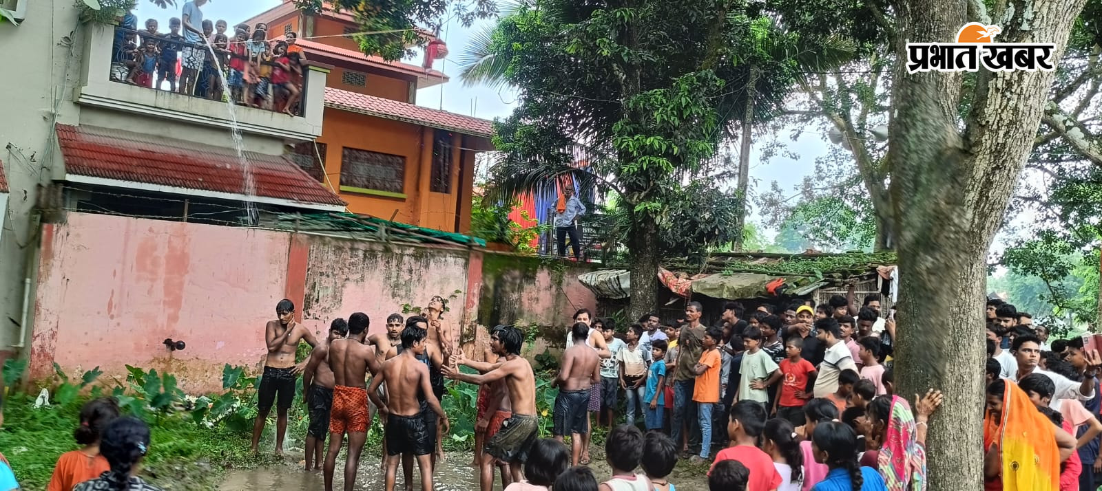 फोटो, प्रतिमा विसर्जन व मटका फोड़ने का कार्यक्रम | Prabhat Khabar Network